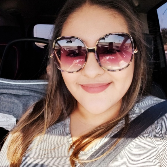 Meet your Posher, Caro - Picture 1 of 1